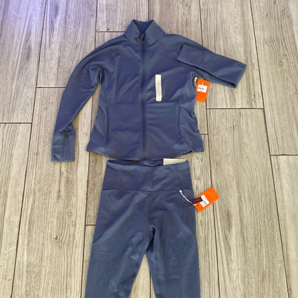 Women’s Freely Leggings & Jacket Set